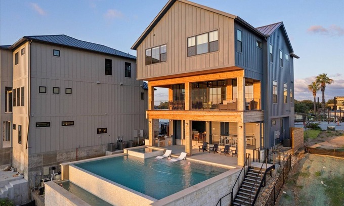 Granite Shoals Maison | NEW Luxe LBJ Lakefront w/sunset views, pool & hot tub; perfect for large gatherings!