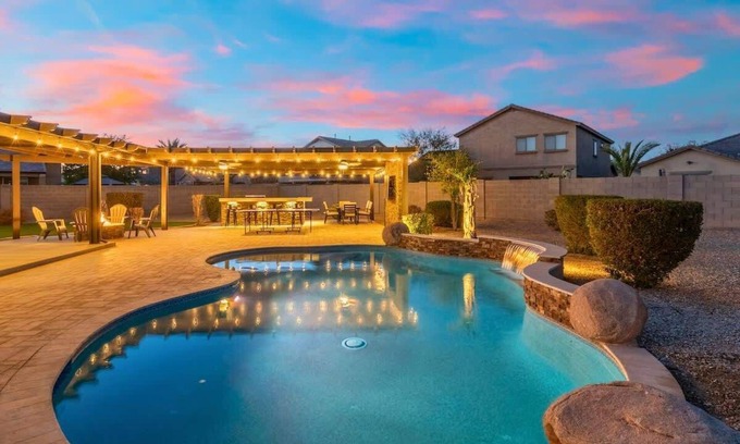Del Rio Ranch Maison | *NEW* Luxe Nascar Pool Paradise Fire Pit Ping Pong