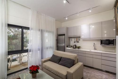Talbieh Villa | New luxurious apt, the BEST location in Jerusalem