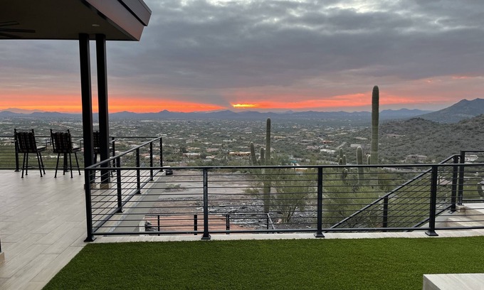 Carefree Maison | NEW Luxurious Mountain Home with Stunning Views—5 min to Wild West of Cave Creek