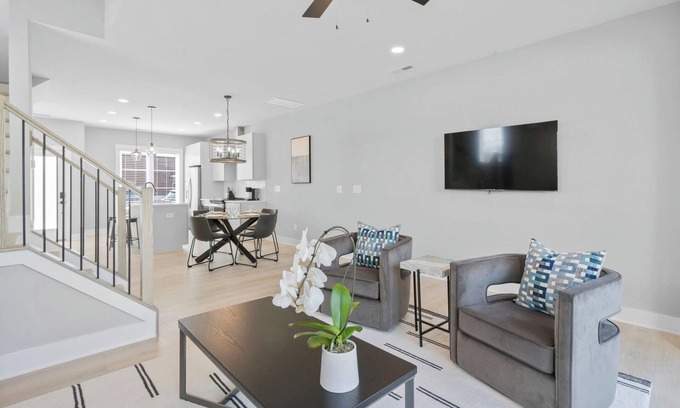 Charlotte Maison | New Luxury 3BR, 3.5 Bath Townhome In Charlotte, NC