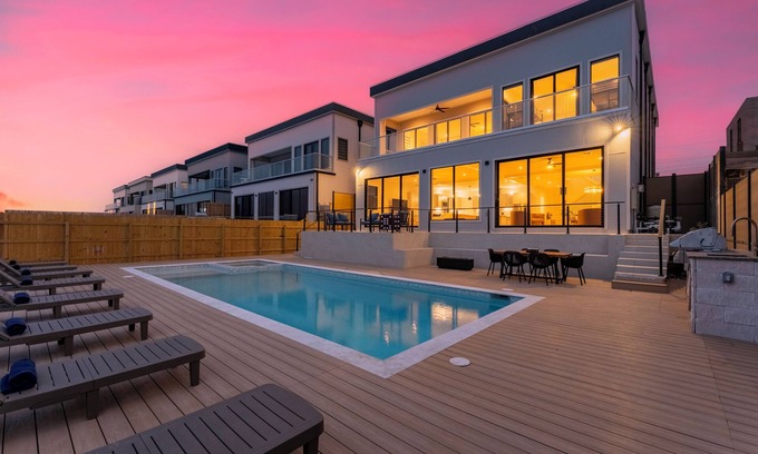 Port Isabel Maison | NEW Luxury 4,000 SF Waterfront Home w/Pool, Sleeps 22