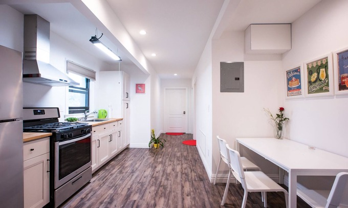 East Flushing Appartement | NEW! Luxury 4BD/4BA w/ Rooftop Terrace & Outdoor Patio Kitchen