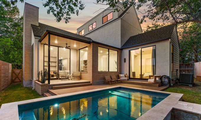 South River City Maison | NEW! Luxury 5BR Austin Oasis With Pool & SoCo Access