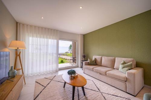Nazare Appartement | New Luxury Apartment, Sea View with Pool & Gym