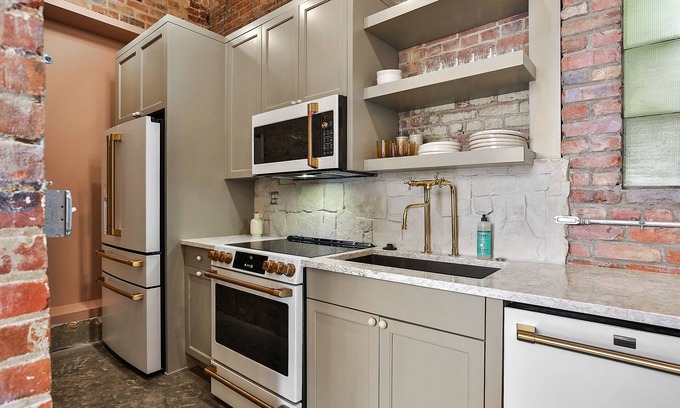 Frankfort Maison | New luxury apartment in downtown Frankfort next to Distilleries. Near everything