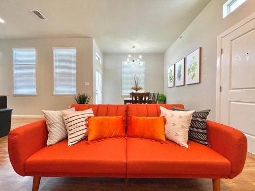 McAllen Appartement | NEW! Luxury Apt, 5 min from Mall, Airport, & Dine!