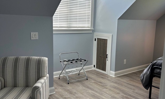 Stillwater Maison | NEW Luxury Charm Coach House 5 mi from Saratoga, King Suite, WiFi, central air