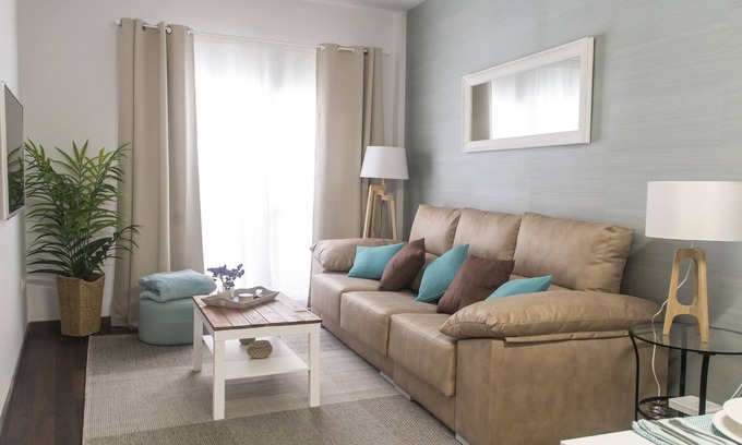 La Goleta Appartement | NOUVEAU !!! LUXE CENTRE VILLE 2 CHAMBRES (6pax) + WIFI GRATUIT & PRIVATE PATIO / TERRASSE