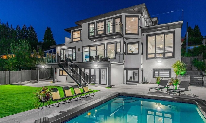 Hollyburn Maison | New Luxury Home Modern Home w/ Pool & Amazing Views