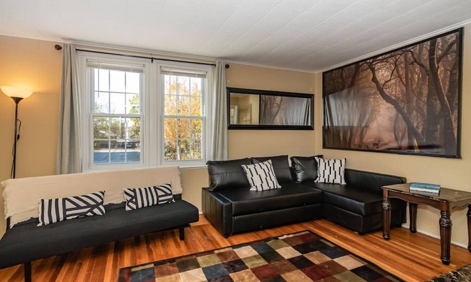 Bryn Mawr Maison | NEW-Luxury: Mainline Train, Colleges, Hospital