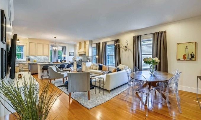 Forest Hills - Woodbourne Copropriété | New Luxury Renovation | Near T