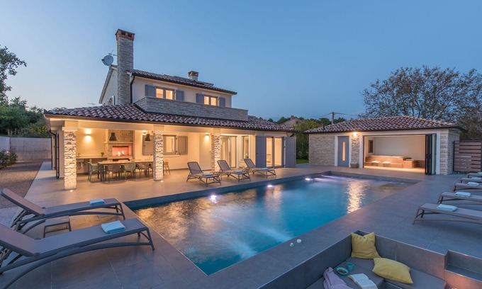 Sveta Nedelja Villa | NOUVEAU Villa de luxe spacieuse Aurelia avec piscine chauffée