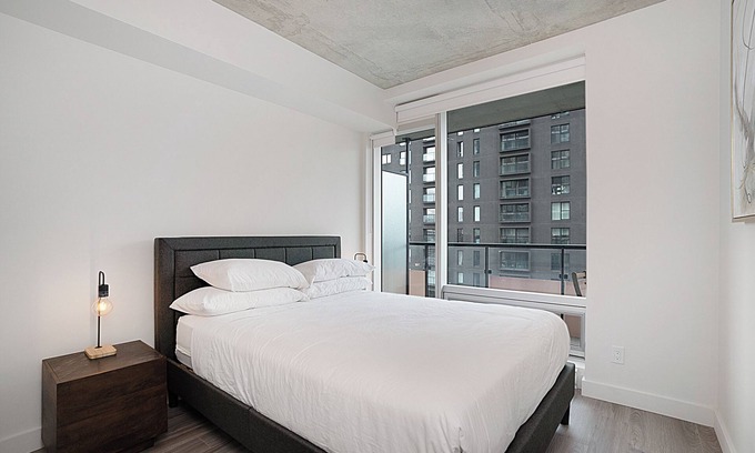 Downtown Montreal Appartement | New Luxury Unit in Heart of MTL 901 | Metro access