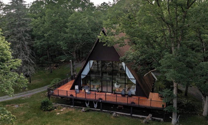 Jim Thorpe Cabine | *NEW* Luxury Designer A-Frame W/ Cedar Hot tub