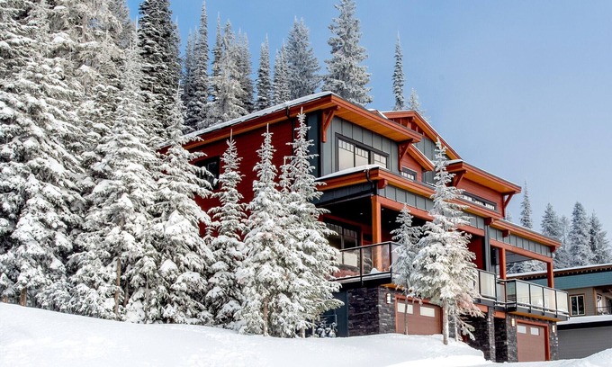 Silver Star Mountain Chalet De Ski | NEW Luxury View Duplex on The Ridge – Ski-In/out with lots of extras!