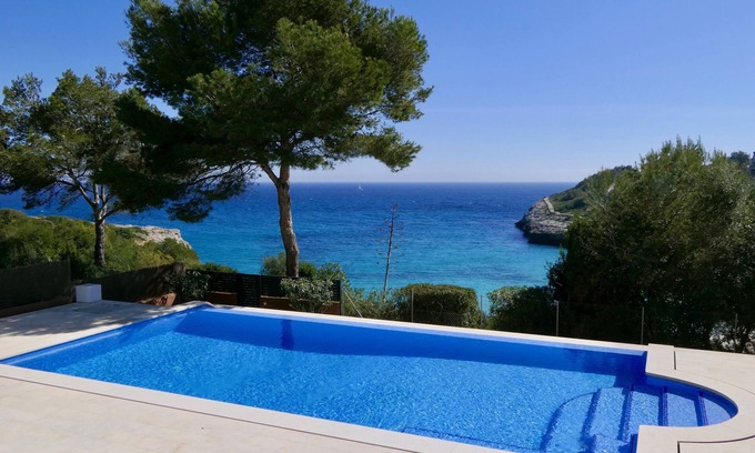Cala Mandia Villa | Nouveau bâtiment, 1ère ligne mer et plage, une grande piscine avec un bain à remous pour 8 personnes