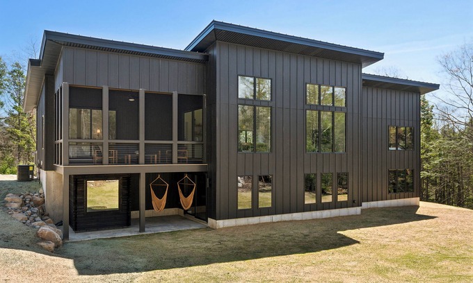 Cape Neddick Cabine | NEW Luxury York Cabin - Sauna, Game Room, Gym - Close to Ogunquit