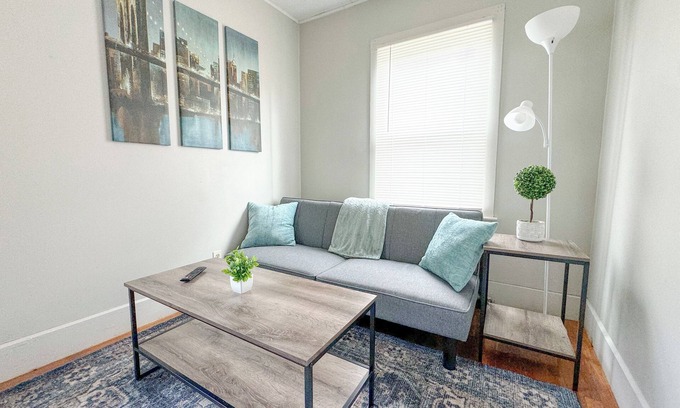 Hudson Appartement | NEW - Mins to Manchester NH and Lowell MA - Family Friendly - 1st Floor - W/D