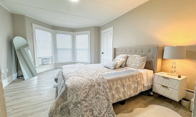 Concord Appartement | NEW - Mins to Manchester/Nashua - Walk to downtown - In-Unit Washer/Dryer
