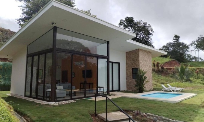 Esterillos Este Maison | New Modern 3-bdrm/3-bth house with all amenities - 5 minutes to the beach!!!