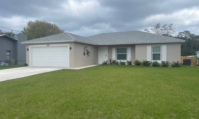 Indian River Estates Maison | New modern 3-bed 2 bath house with smart TV's in every room, WIFI, and hot tub