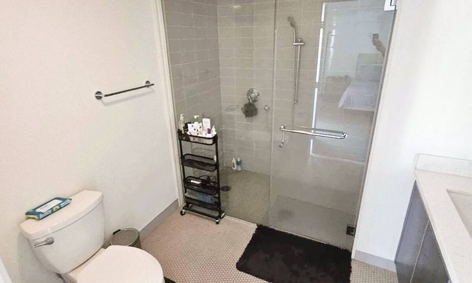 La Brea Copropriété | NEW MODERN 3-BED/3BATH condo CENTER OF LA PS5 WiFi AC PATIO