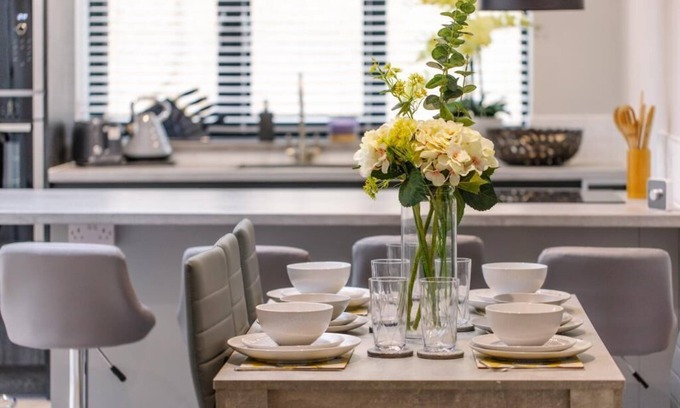 Oxford Maison | New modern 4 bed, 3.5 bath house free parking