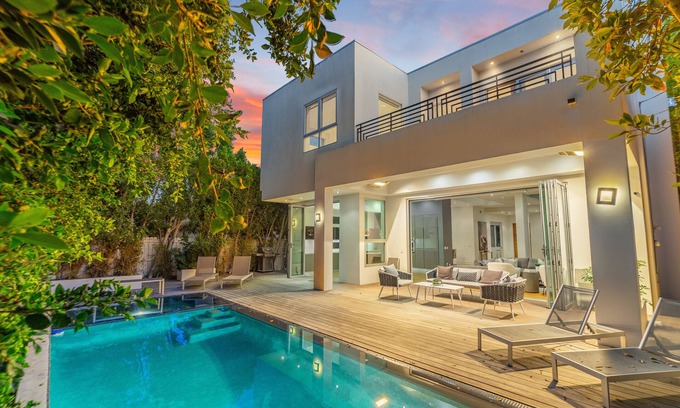 La Brea Maison | New Modern 5 bedroom Villa