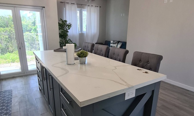 Lyford Cay Appartement | New! Modern Apt in Gated Community near Beach