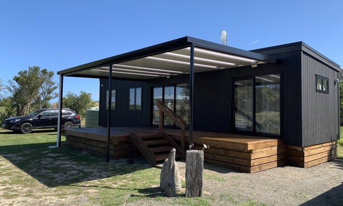 Mahia Maison | Maison neuve, chaleureuse et confortable, plage Blue Bay bach!