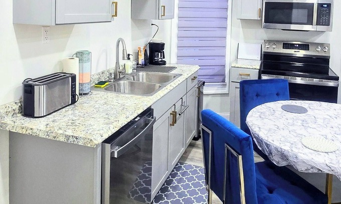 Downtown Niagara Falls Appartement | New & Modern Home - Just a 5-Minute Walk to the Falls!"