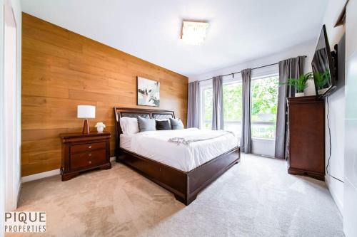 West Edmonton Appartement | NEW Modern Home - Sleeps 8 - Foosball - Deck & BBQ