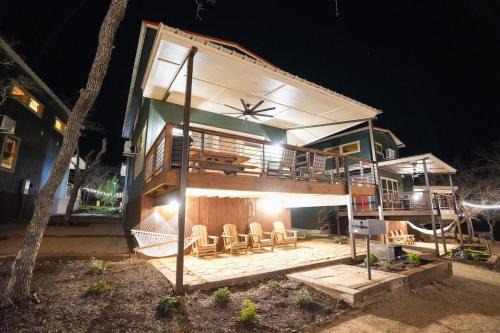 Bridgeport Maison | New Modern Lux Cabin Hot Tub FirePit Games