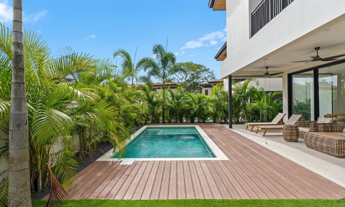 Santa Cruz Maison | New modern luxury Condo, exclusive community, mini golf, private pool, Beach Club Membership