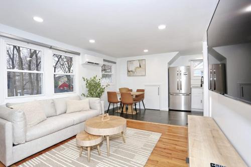 Bergenfield Appartement | NEW Modern NYC Escape near MetLife AmDream MALL EWR