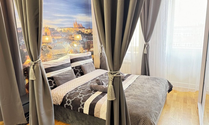 Nove Mesto Appartement | New modern - style apartment with balcony near Charles Square