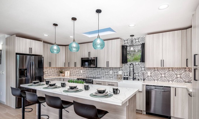Liliha - Kapalama Maison | New Modern Urban Hillside Home --3/2--90 Day minimum
