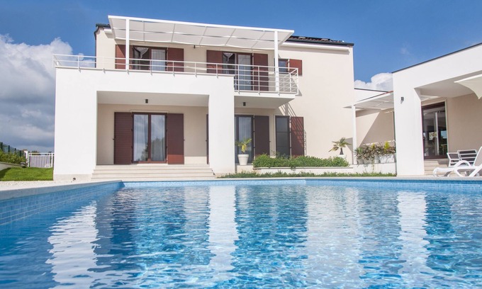 Svetvincenat Villa | Nouvelle Villa moderne avec grande piscine privée dans un quartier calme