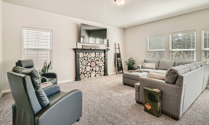 Woodmoor Maison | New Mountain Retreat Escape Minutes from Air Force