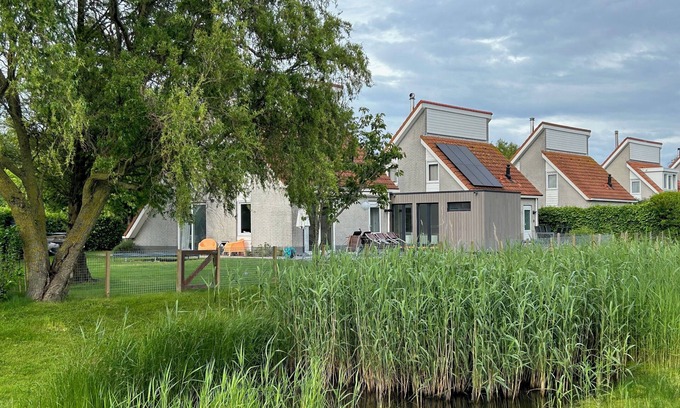 Scharendijke Maison | New! Nordseekrabbe**** vacation home with sauna, fireplace, near the beach.