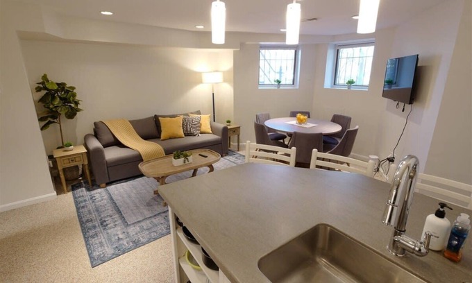Capitol Hill Appartement | NEW On the Park! 2 bed Apt, Walk to Capitol & Parking!