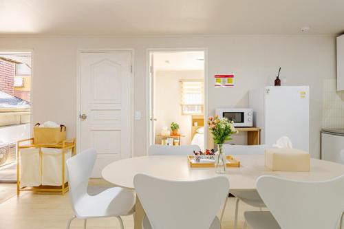 Seongsu Appartement | New Open 화이트우드 리트릿 성수