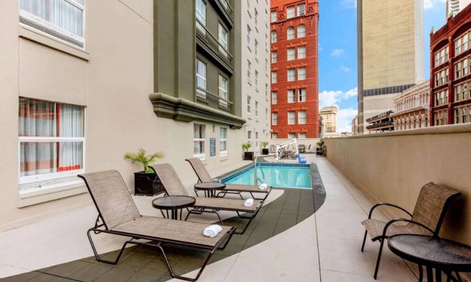 Central Business District Hôtel | New Orleans Downtown Stay w/Outdoor Pool | Minutes Bourbon Street & Jackson Sq