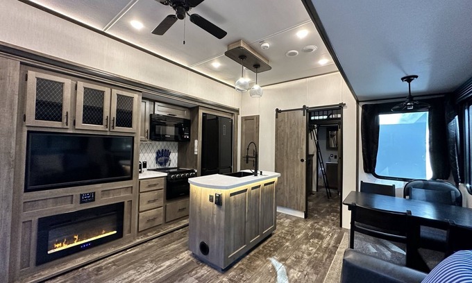 Edgar Maison | New Owner Special - Luxury Lakefront RV & Fishing Retreat