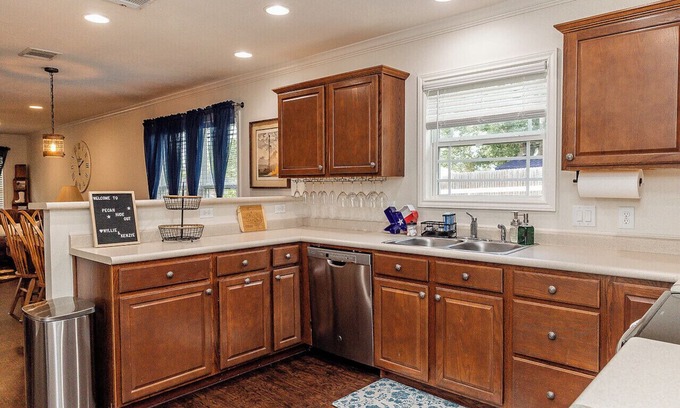 Brenham Maison | New! Pecan Hide Out is a rustic home with fire pit and tree house!
