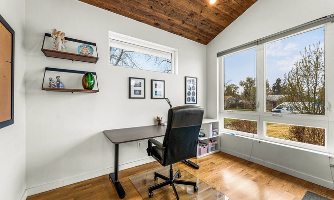 University Park Maison | New! Perfect for group/family! Trampoline/FirePit