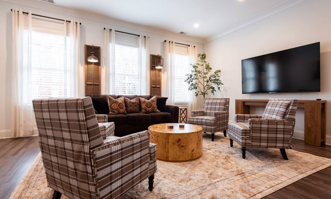 Prospect Maison | NEW Pet Friendly, Horse Country, Bourbon, Downtown Local Dining, Fully Loaded