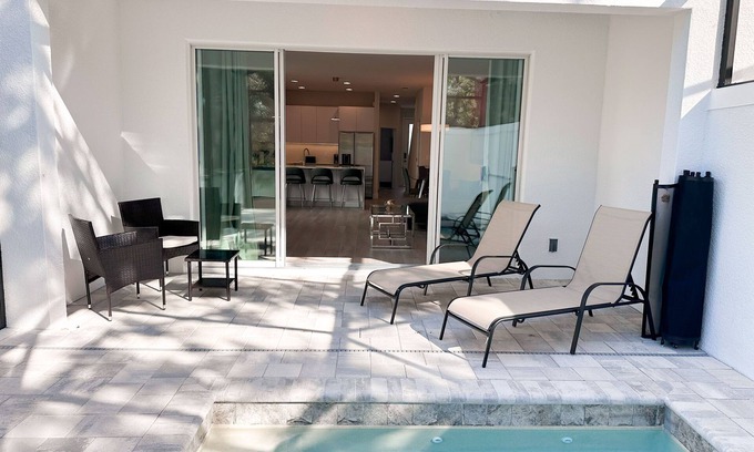 Sunrise Lakes Maison | New Pool Home close to Disney