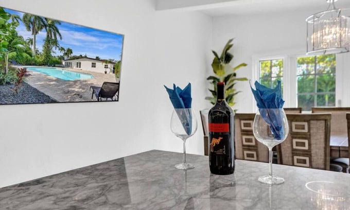 Hendricks and Venice Isles Maison | New ! Pool house 3-bedroom home Victoria Park